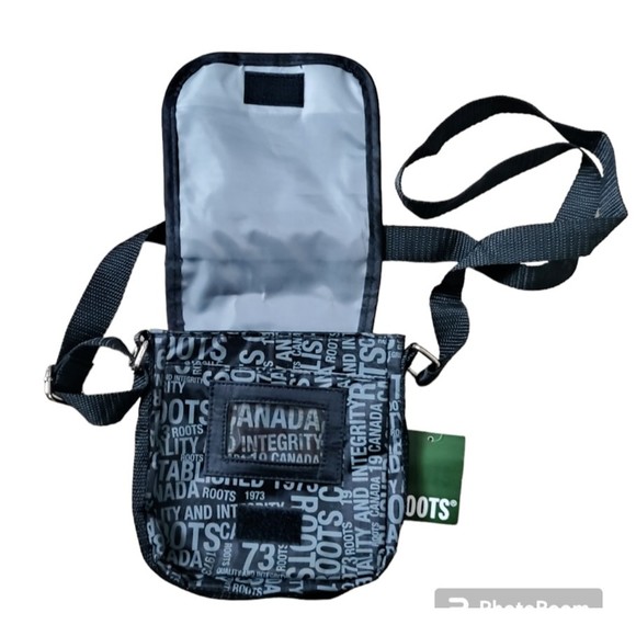 Roots Canada Messenger Crossbody Bag Black & Gray Nylon Establish 1973 Small NWT - Picture 3 of 14